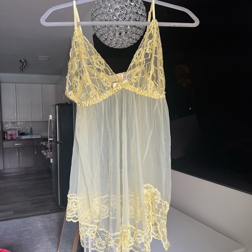 Pale yellow silp size xl